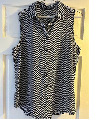 Women's ZIgZag Print Button Down Blouse